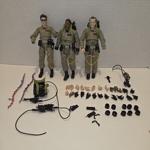 3 Diamond Select Ghostbusters Figures And Accessories Lot Peter, Winston, Egon